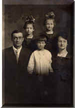 Clem-Irene-Bernice-Marie-Victoria Bratt  1919-1920.JPG (179916 bytes)